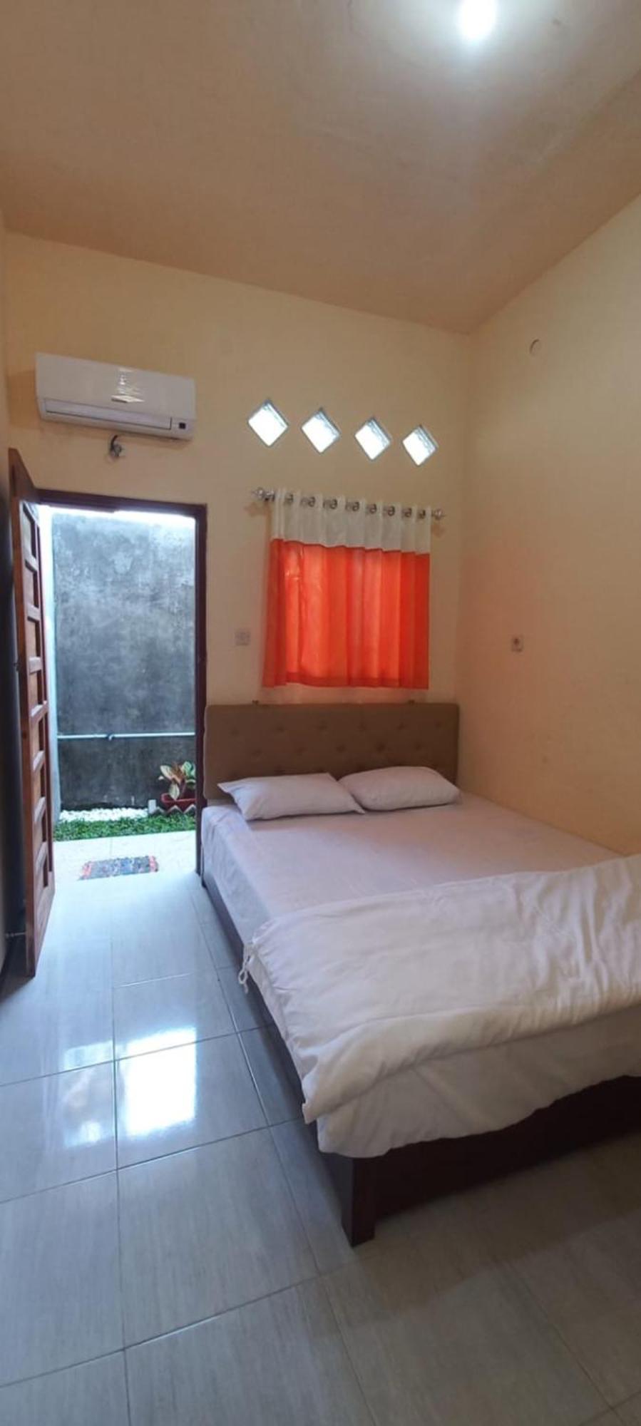 Angler Family Guest House Blitar Kültér fotó