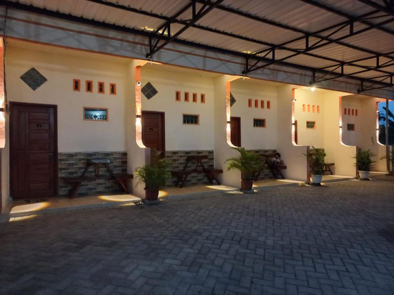 Angler Family Guest House Blitar Kültér fotó