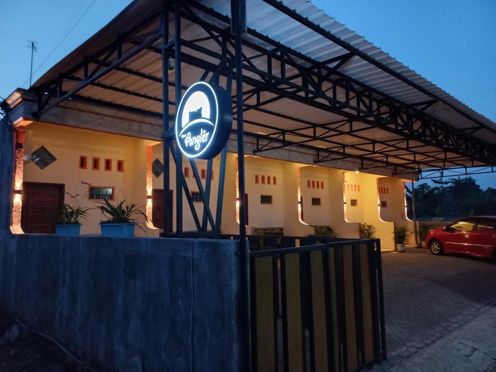 Angler Family Guest House Blitar Kültér fotó